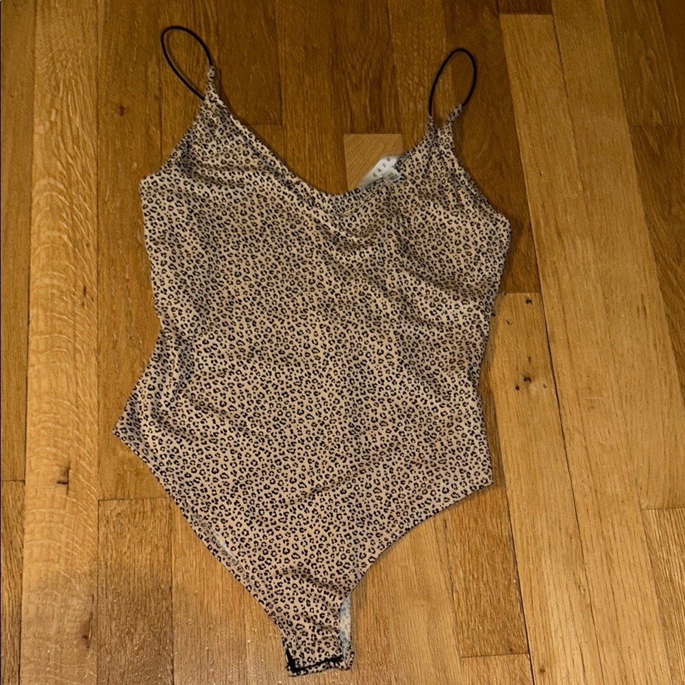 ♡ women’s size xs gaze leapord print bodysuit